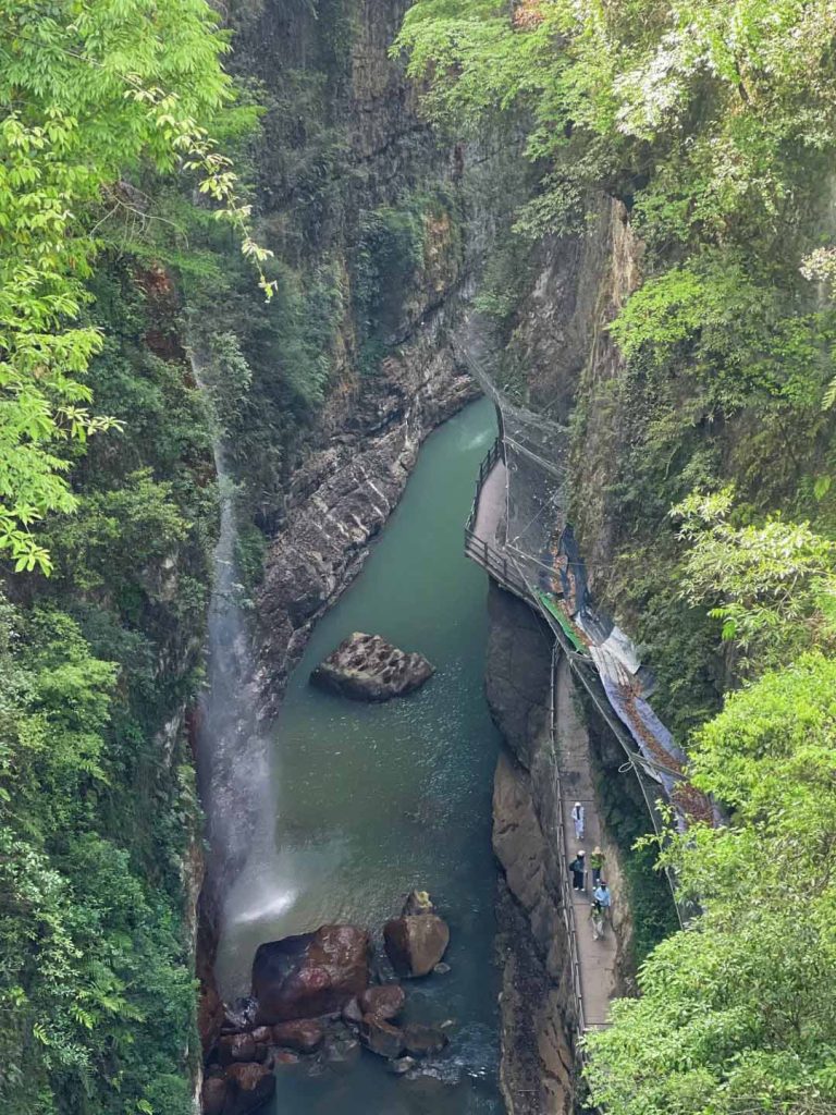 云龙地缝