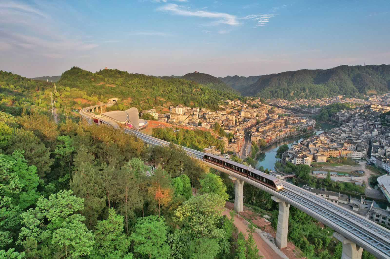 凤凰磁浮观光快线