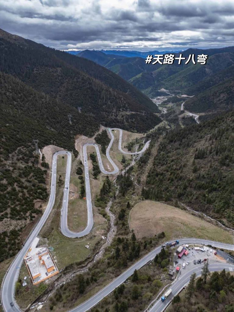 雅江到巴塘天路十八湾
