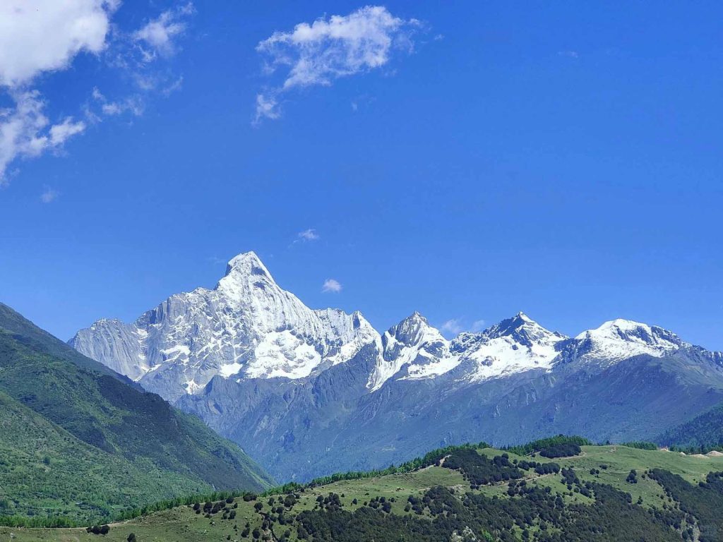 猫鼻梁观景台四姑娘山雪山