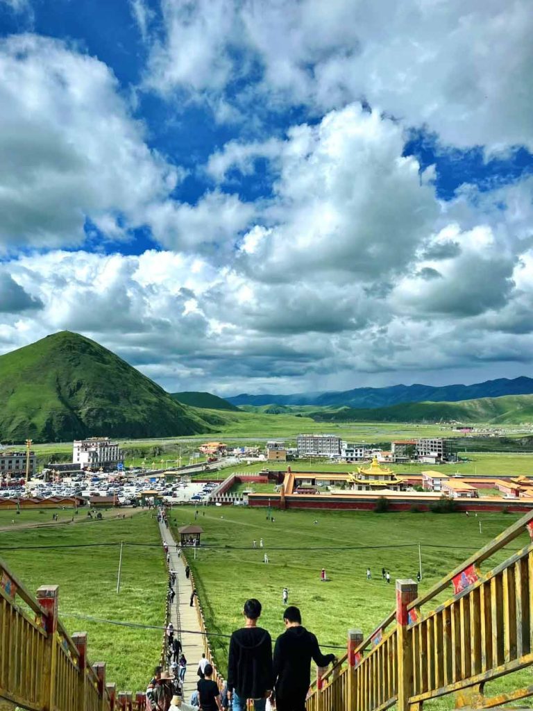 高原上的塔公草原