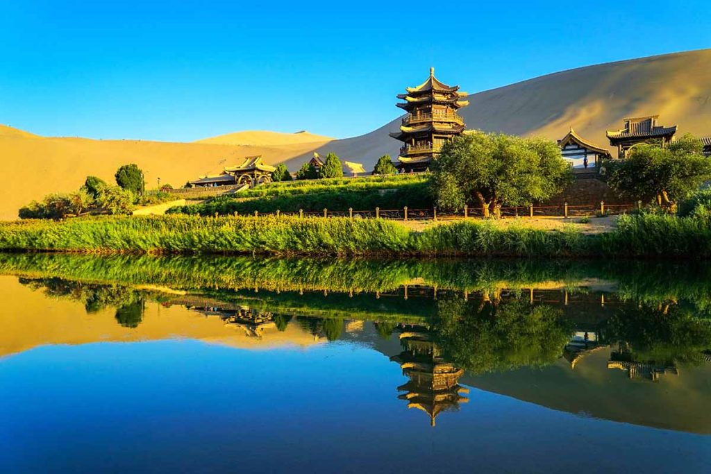 鸣沙山月牙泉