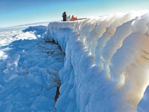 冬天青海湖蓝冰