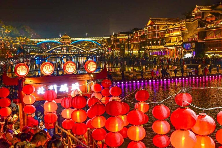 凤凰古城春节夜景