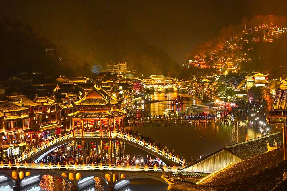 凤凰古城春节夜景