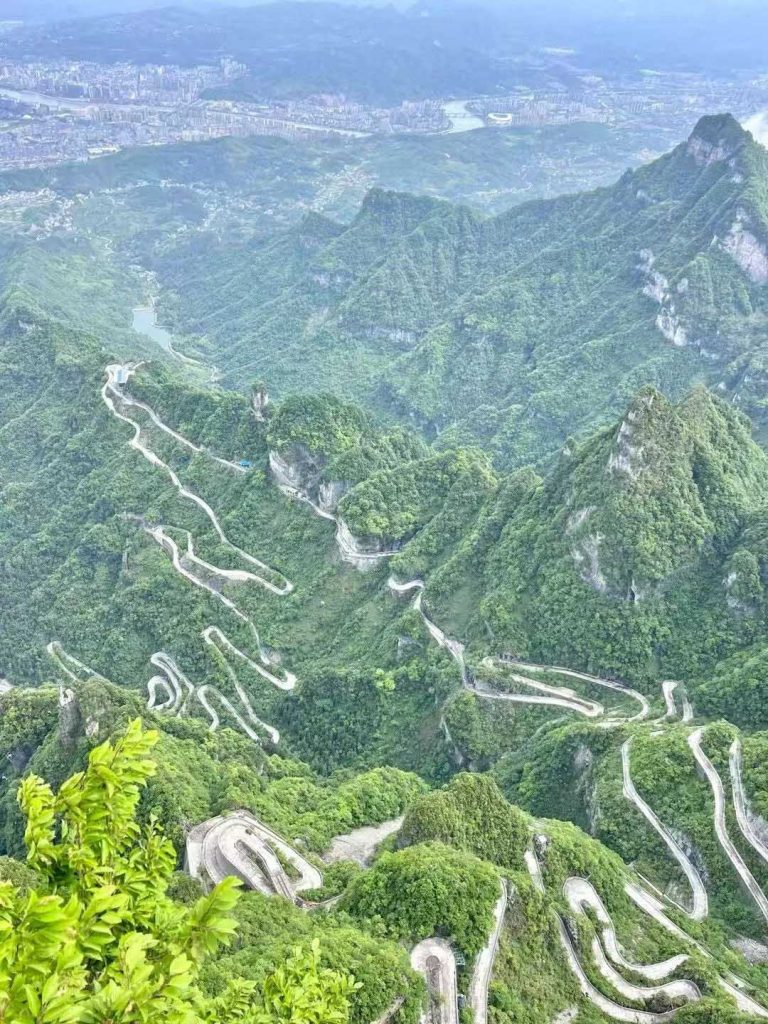 天门山盘山公路