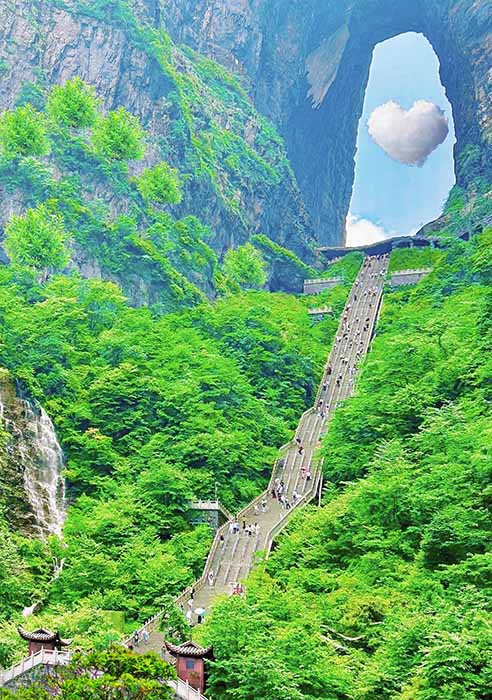 张家界天门山春天