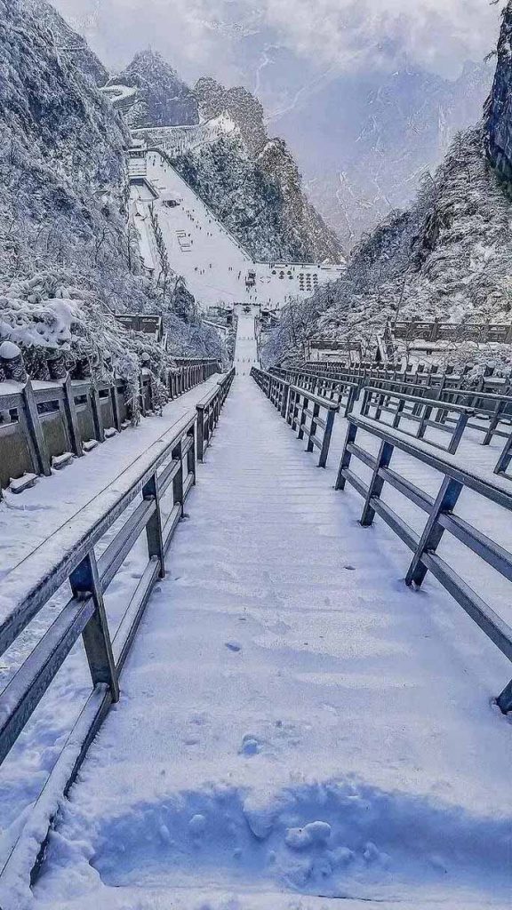 张家界天门山雪景