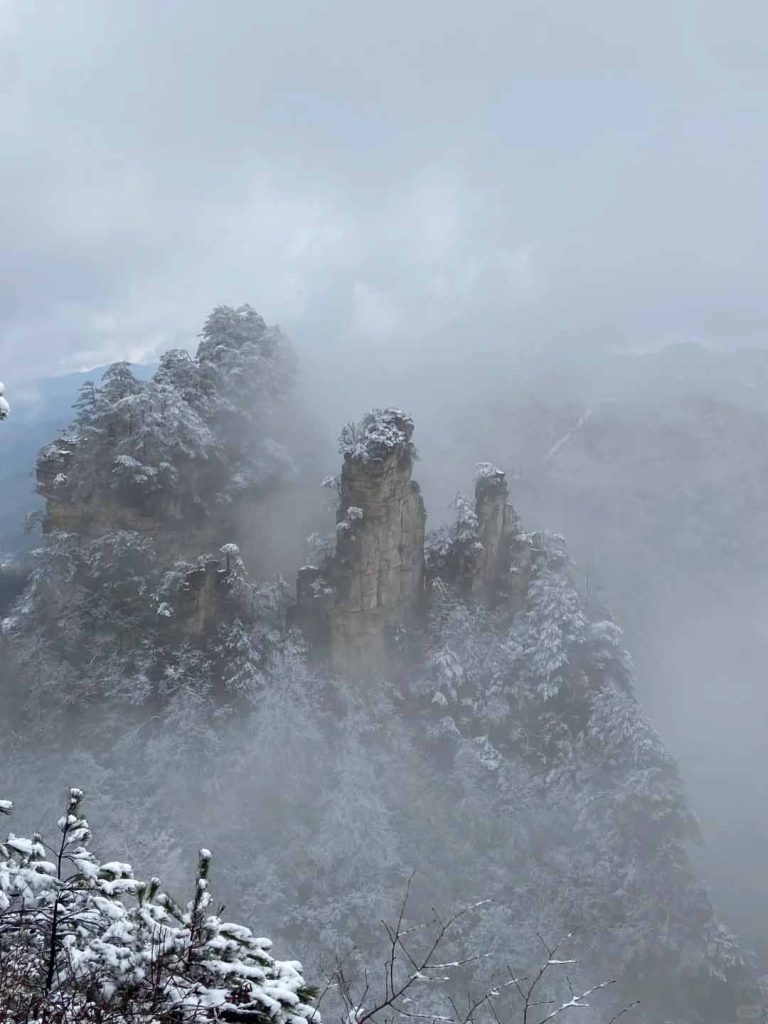 张家界雪中天子山