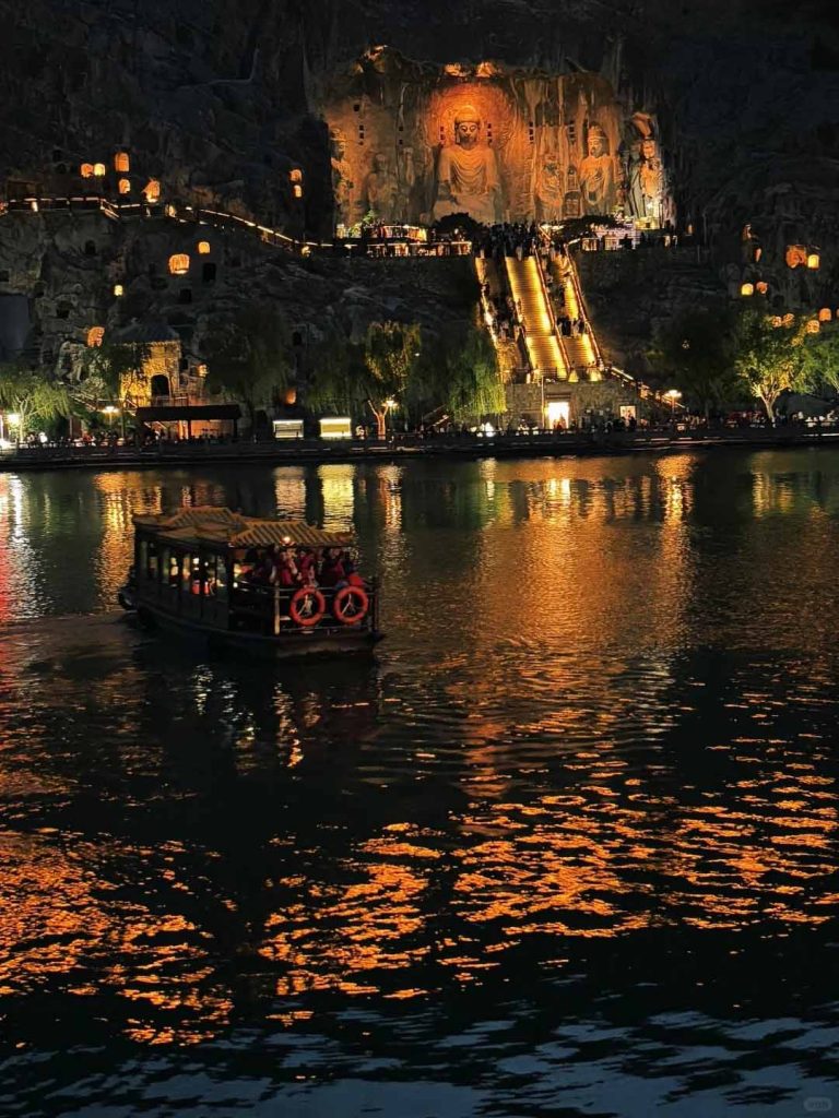 龙门石窟夜景
