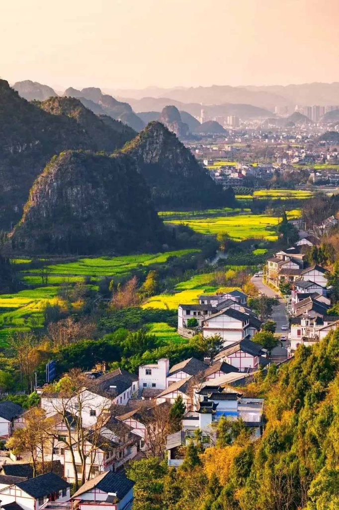 贵州兴义万峰林油菜花