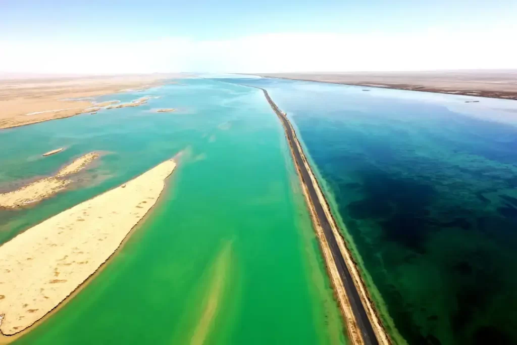 双色湖西台吉乃尔湖