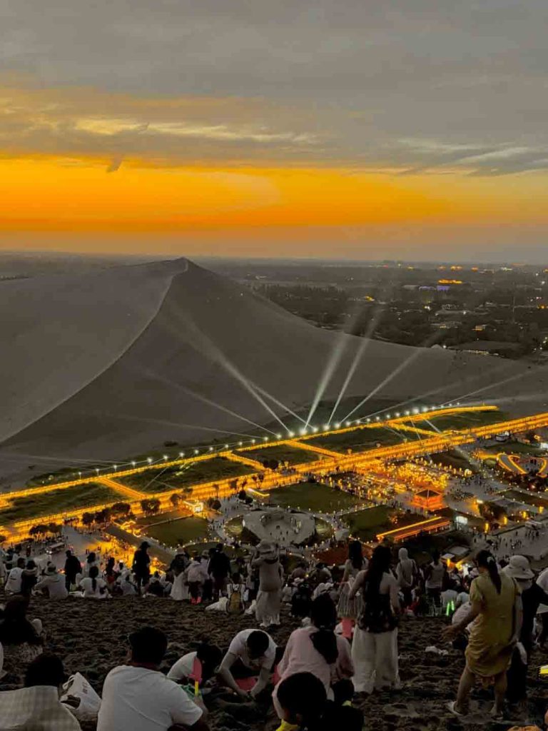 鸣沙山万人演唱会